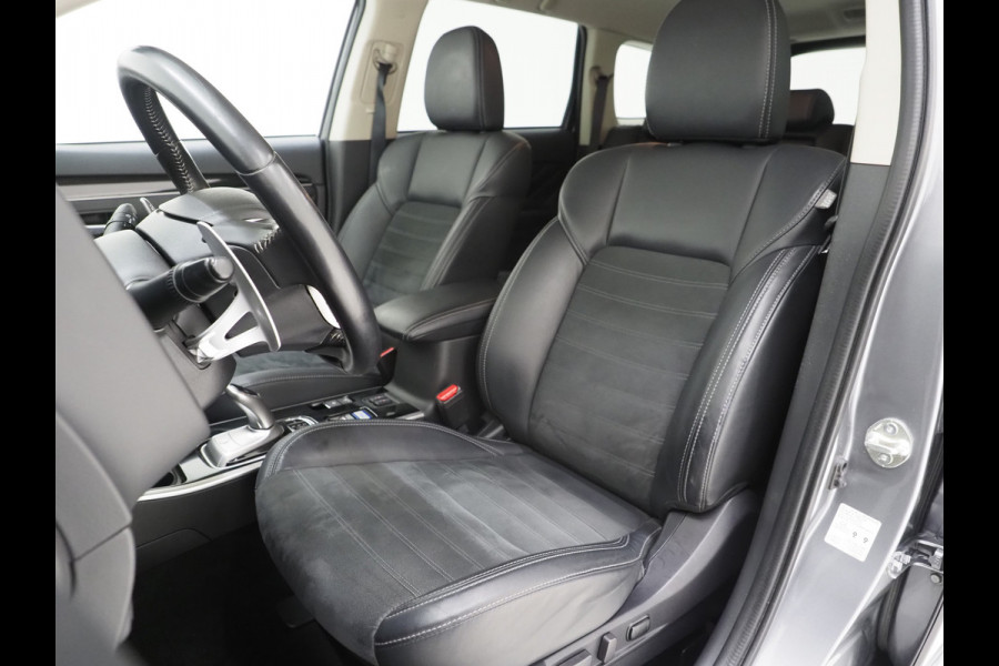 Mitsubishi Outlander 2.4 PHEV Intense | Camera | Keyless | Power Sound | Trekhaak | Stoelverwarming | Carplay