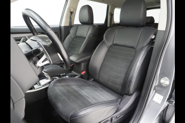 Mitsubishi Outlander 2.4 PHEV Intense | Camera | Keyless | Power Sound | Trekhaak | Stoelverwarming | Carplay