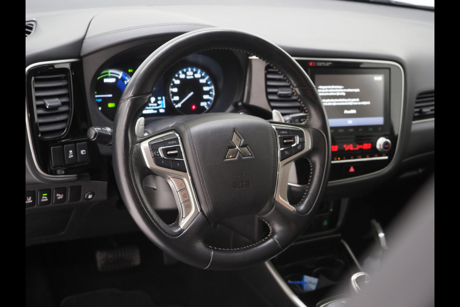 Mitsubishi Outlander 2.4 PHEV Intense | Camera | Keyless | Power Sound | Trekhaak | Stoelverwarming | Carplay