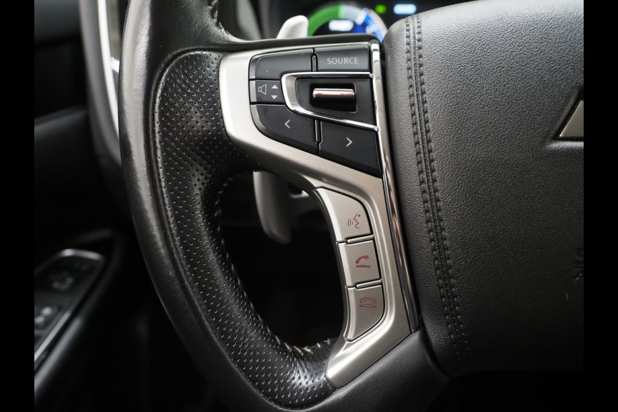 Mitsubishi Outlander 2.4 PHEV Intense | Camera | Keyless | Power Sound | Trekhaak | Stoelverwarming | Carplay