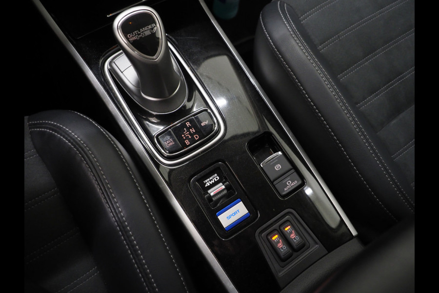 Mitsubishi Outlander 2.4 PHEV Intense | Camera | Keyless | Power Sound | Trekhaak | Stoelverwarming | Carplay