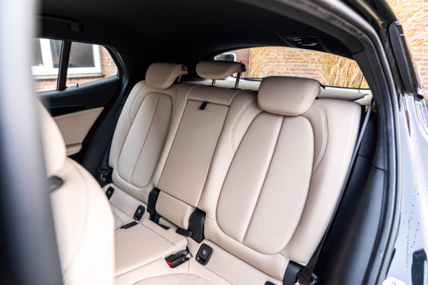 BMW X2 XDrive25e Executive M-Sport 220 PK Dealer o.h Head-Up Camera Leder LED 19''