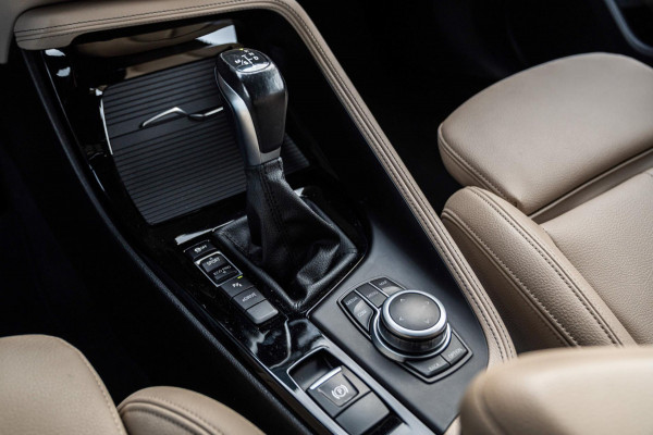 BMW X2 XDrive25e Executive M-Sport 220 PK Dealer o.h Head-Up Camera Leder LED 19''