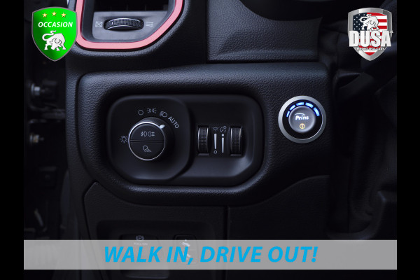 Dodge Ram 1500 Rebel | 5.7 V8 | 4x4 | Crew Cab Panoramadak | Niveau regeling / luchtvering | Deksel Nieuw binnen!