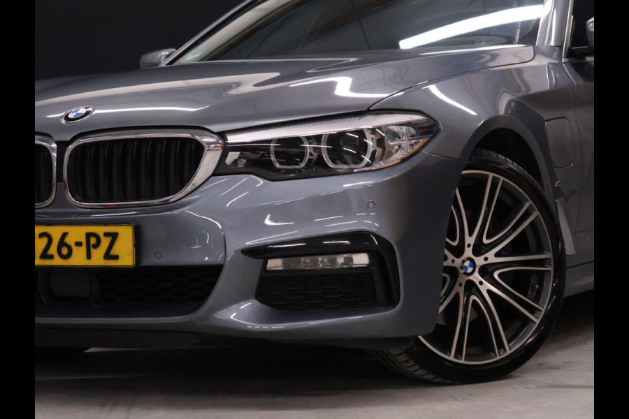 BMW 5 Serie 530e iPerformance High Executive M Sport [ADAPTIVE CRUISE CONTROL, APPLE CARPLAY, HUD, PDC V+A, STUURVERWARMING, STOELVERWARMING, ELEKTRISCHE ACHTERKLEP, NIEUWSTAAT]