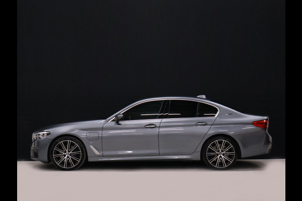 BMW 5 Serie 530e iPerformance High Executive M Sport [ADAPTIVE CRUISE CONTROL, APPLE CARPLAY, HUD, PDC V+A, STUURVERWARMING, STOELVERWARMING, ELEKTRISCHE ACHTERKLEP, NIEUWSTAAT]