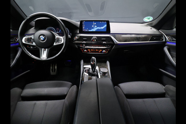BMW 5 Serie 530e iPerformance High Executive M Sport [ADAPTIVE CRUISE CONTROL, APPLE CARPLAY, HUD, PDC V+A, STUURVERWARMING, STOELVERWARMING, ELEKTRISCHE ACHTERKLEP, NIEUWSTAAT]