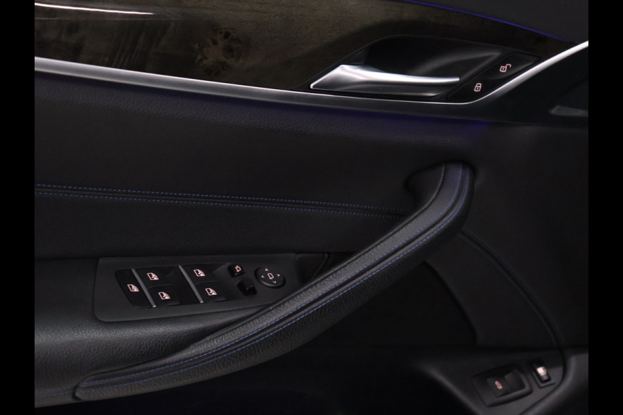 BMW 5 Serie 530e iPerformance High Executive M Sport [ADAPTIVE CRUISE CONTROL, APPLE CARPLAY, HUD, PDC V+A, STUURVERWARMING, STOELVERWARMING, ELEKTRISCHE ACHTERKLEP, NIEUWSTAAT]