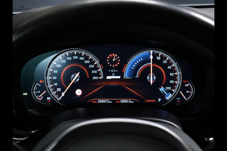 BMW 5 Serie 530e iPerformance High Executive M Sport [ADAPTIVE CRUISE CONTROL, APPLE CARPLAY, HUD, PDC V+A, STUURVERWARMING, STOELVERWARMING, ELEKTRISCHE ACHTERKLEP, NIEUWSTAAT]