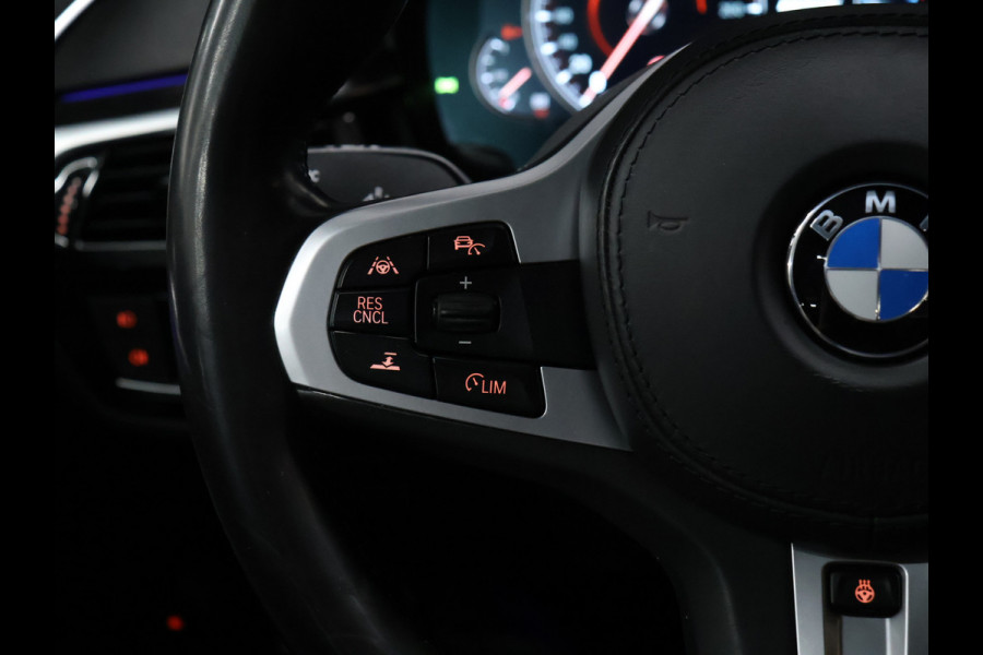 BMW 5 Serie 530e iPerformance High Executive M Sport [ADAPTIVE CRUISE CONTROL, APPLE CARPLAY, HUD, PDC V+A, STUURVERWARMING, STOELVERWARMING, ELEKTRISCHE ACHTERKLEP, NIEUWSTAAT]