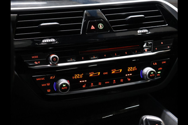 BMW 5 Serie 530e iPerformance High Executive M Sport [ADAPTIVE CRUISE CONTROL, APPLE CARPLAY, HUD, PDC V+A, STUURVERWARMING, STOELVERWARMING, ELEKTRISCHE ACHTERKLEP, NIEUWSTAAT]