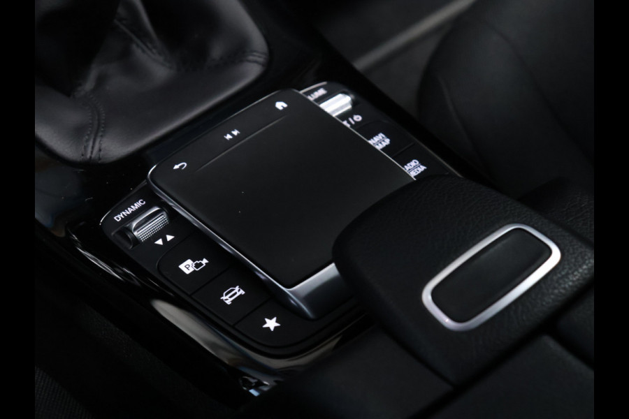Mercedes-Benz A-Klasse 160 Business Solution [CRUISE CONTROL, APPLE CARPLAY, ACHTERUITRIJCAMERA, PDC V+A, LANE ASSIST, STOELVERWARMING, AUTOMATISCHE AIRCO, LICHTMETALEN VELGEN, NIEUWSTAAT]