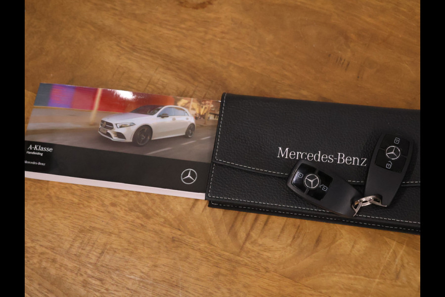 Mercedes-Benz A-Klasse 160 Business Solution [CRUISE CONTROL, APPLE CARPLAY, ACHTERUITRIJCAMERA, PDC V+A, LANE ASSIST, STOELVERWARMING, AUTOMATISCHE AIRCO, LICHTMETALEN VELGEN, NIEUWSTAAT]