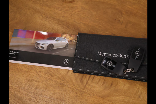 Mercedes-Benz A-Klasse 160 Business Solution [CRUISE CONTROL, APPLE CARPLAY, ACHTERUITRIJCAMERA, PDC V+A, LANE ASSIST, STOELVERWARMING, AUTOMATISCHE AIRCO, LICHTMETALEN VELGEN, NIEUWSTAAT]