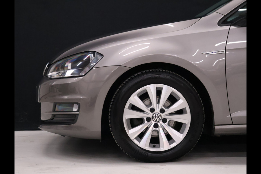 Volkswagen Golf 1.0 TSI Comfortline [TREKHAAK, CRUISE CONTROL, BLUETOOTH TELEFOON, PDC V+A, AUTOMATISCHE AIRCO, NAVIGATIE, LICHTMETALEN VELGEN, NIEUWSTAAT]