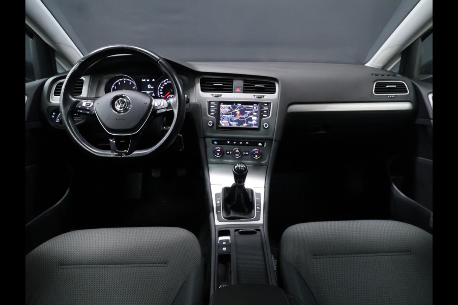 Volkswagen Golf 1.0 TSI Comfortline [TREKHAAK, CRUISE CONTROL, BLUETOOTH TELEFOON, PDC V+A, AUTOMATISCHE AIRCO, NAVIGATIE, LICHTMETALEN VELGEN, NIEUWSTAAT]