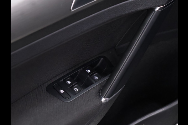 Volkswagen Golf 1.0 TSI Comfortline [TREKHAAK, CRUISE CONTROL, BLUETOOTH TELEFOON, PDC V+A, AUTOMATISCHE AIRCO, NAVIGATIE, LICHTMETALEN VELGEN, NIEUWSTAAT]