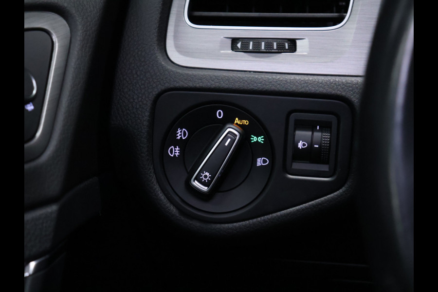 Volkswagen Golf 1.0 TSI Comfortline [TREKHAAK, CRUISE CONTROL, BLUETOOTH TELEFOON, PDC V+A, AUTOMATISCHE AIRCO, NAVIGATIE, LICHTMETALEN VELGEN, NIEUWSTAAT]