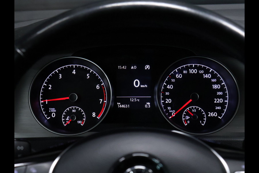 Volkswagen Golf 1.0 TSI Comfortline [TREKHAAK, CRUISE CONTROL, BLUETOOTH TELEFOON, PDC V+A, AUTOMATISCHE AIRCO, NAVIGATIE, LICHTMETALEN VELGEN, NIEUWSTAAT]