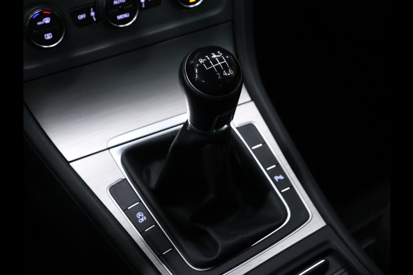 Volkswagen Golf 1.0 TSI Comfortline [TREKHAAK, CRUISE CONTROL, BLUETOOTH TELEFOON, PDC V+A, AUTOMATISCHE AIRCO, NAVIGATIE, LICHTMETALEN VELGEN, NIEUWSTAAT]