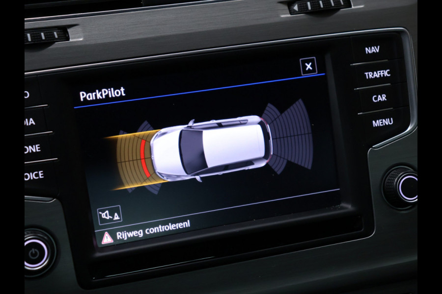 Volkswagen Golf 1.0 TSI Comfortline [TREKHAAK, CRUISE CONTROL, BLUETOOTH TELEFOON, PDC V+A, AUTOMATISCHE AIRCO, NAVIGATIE, LICHTMETALEN VELGEN, NIEUWSTAAT]