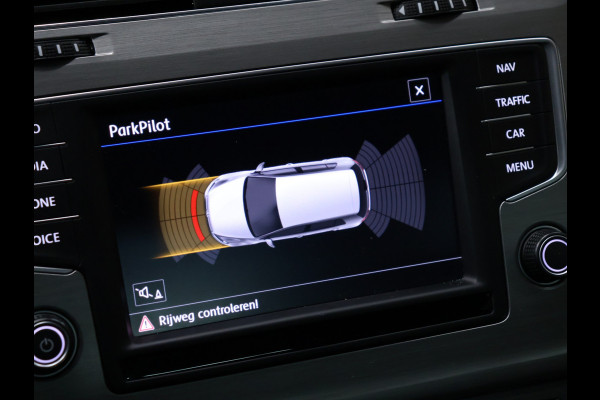 Volkswagen Golf 1.0 TSI Comfortline [TREKHAAK, CRUISE CONTROL, BLUETOOTH TELEFOON, PDC V+A, AUTOMATISCHE AIRCO, NAVIGATIE, LICHTMETALEN VELGEN, NIEUWSTAAT]