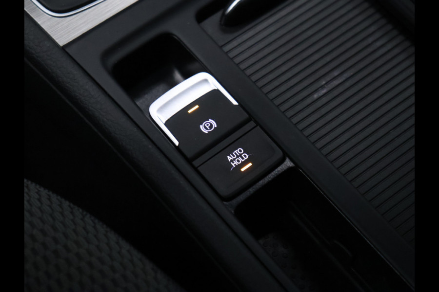 Volkswagen Golf 1.0 TSI Comfortline [TREKHAAK, CRUISE CONTROL, BLUETOOTH TELEFOON, PDC V+A, AUTOMATISCHE AIRCO, NAVIGATIE, LICHTMETALEN VELGEN, NIEUWSTAAT]