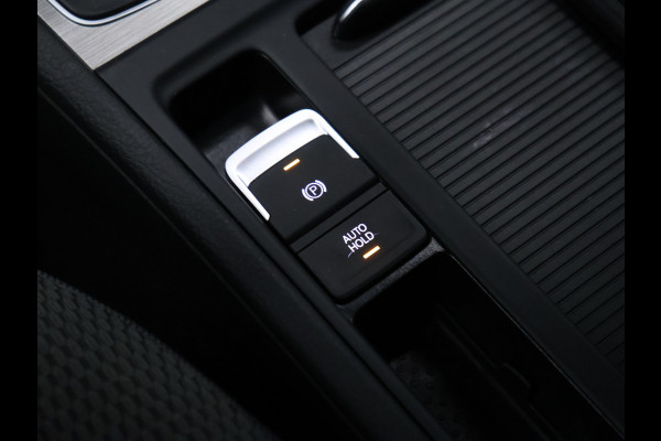 Volkswagen Golf 1.0 TSI Comfortline [TREKHAAK, CRUISE CONTROL, BLUETOOTH TELEFOON, PDC V+A, AUTOMATISCHE AIRCO, NAVIGATIE, LICHTMETALEN VELGEN, NIEUWSTAAT]