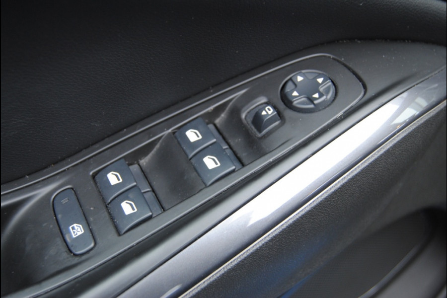 Opel Grandland X 1.2 Turbo Bus. Ex. || Apple Carplay! || Trekhaak afneembaar