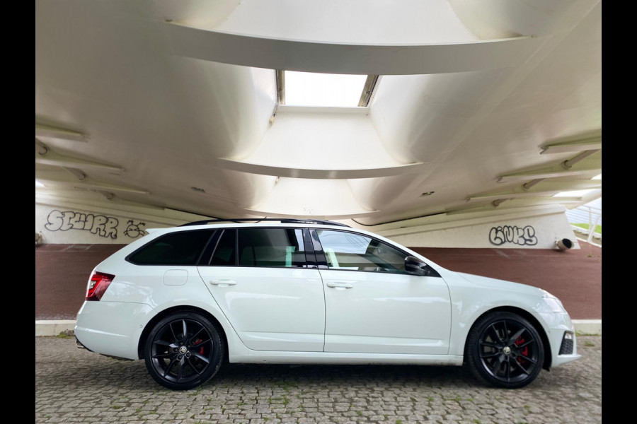 Škoda Octavia Combi 2.0 TSI RS 245 Business Panorama