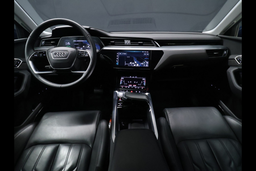 Audi e-tron 55 quattro Business edition Plus 95 kWh [LUCHTVERING, SCHUIFDAK, APPLE CARPLAY, VERWARMDE ACHTERBANK, CAMERA, NIEUWSTAAT]