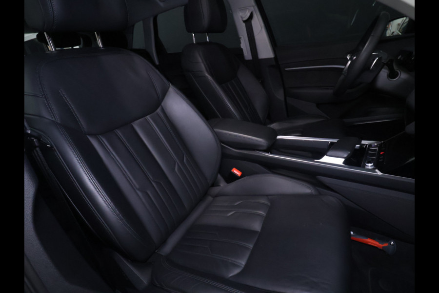 Audi e-tron 55 quattro Business edition Plus 95 kWh [LUCHTVERING, SCHUIFDAK, APPLE CARPLAY, VERWARMDE ACHTERBANK, CAMERA, NIEUWSTAAT]