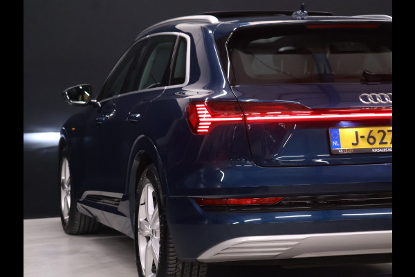 Audi e-tron 55 quattro Business edition Plus 95 kWh [LUCHTVERING, SCHUIFDAK, APPLE CARPLAY, VERWARMDE ACHTERBANK, CAMERA, NIEUWSTAAT]