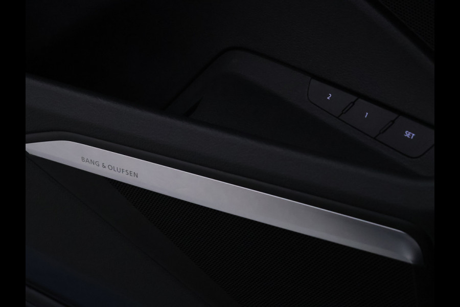 Audi e-tron 55 quattro Business edition Plus 95 kWh [LUCHTVERING, SCHUIFDAK, APPLE CARPLAY, VERWARMDE ACHTERBANK, CAMERA, NIEUWSTAAT]