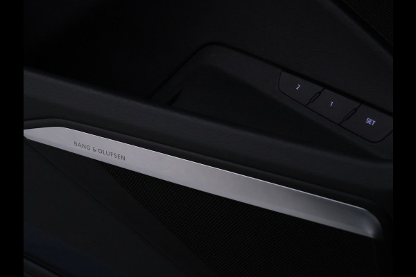 Audi e-tron 55 quattro Business edition Plus 95 kWh [LUCHTVERING, SCHUIFDAK, APPLE CARPLAY, VERWARMDE ACHTERBANK, CAMERA, NIEUWSTAAT]