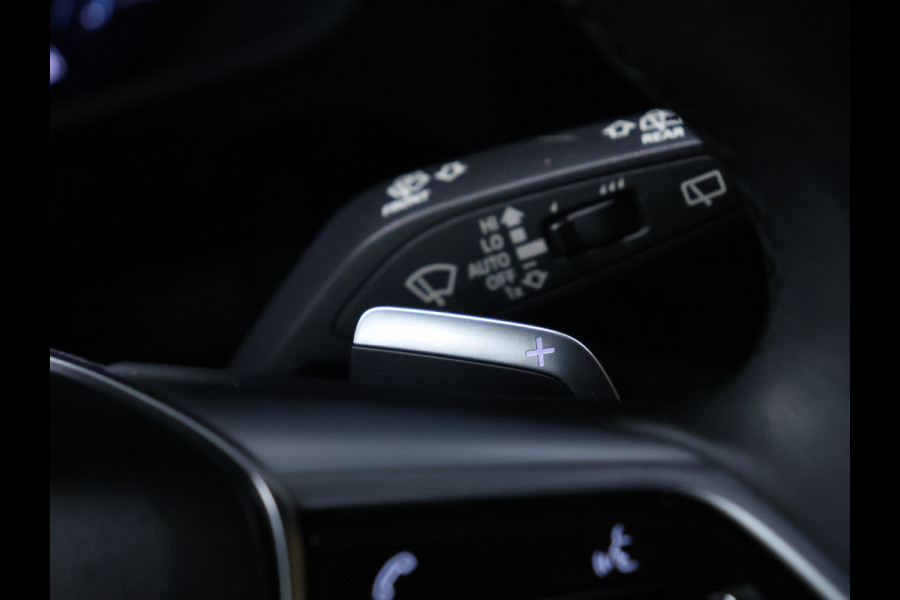 Audi e-tron 55 quattro Business edition Plus 95 kWh [LUCHTVERING, SCHUIFDAK, APPLE CARPLAY, VERWARMDE ACHTERBANK, CAMERA, NIEUWSTAAT]