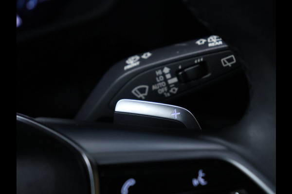 Audi e-tron 55 quattro Business edition Plus 95 kWh [LUCHTVERING, SCHUIFDAK, APPLE CARPLAY, VERWARMDE ACHTERBANK, CAMERA, NIEUWSTAAT]