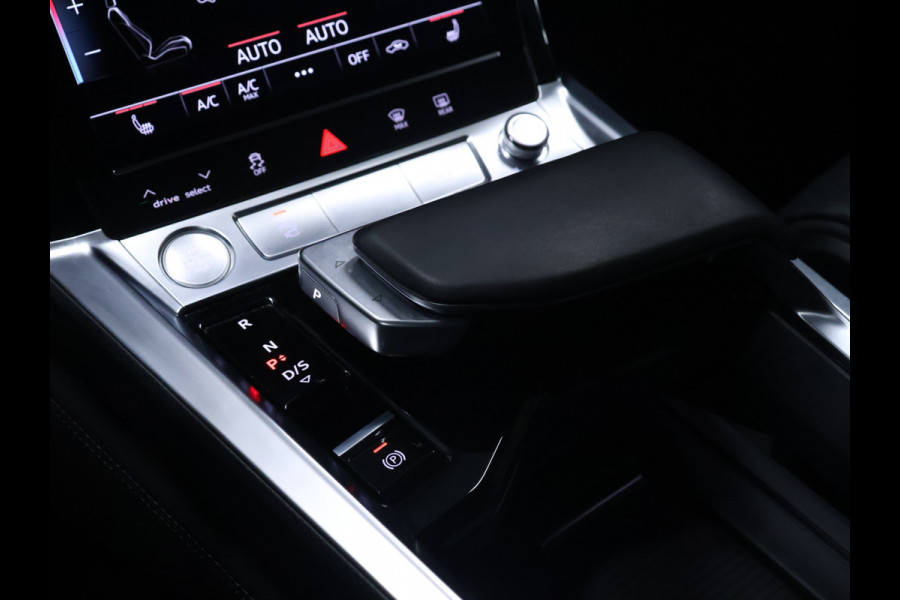 Audi e-tron 55 quattro Business edition Plus 95 kWh [LUCHTVERING, SCHUIFDAK, APPLE CARPLAY, VERWARMDE ACHTERBANK, CAMERA, NIEUWSTAAT]