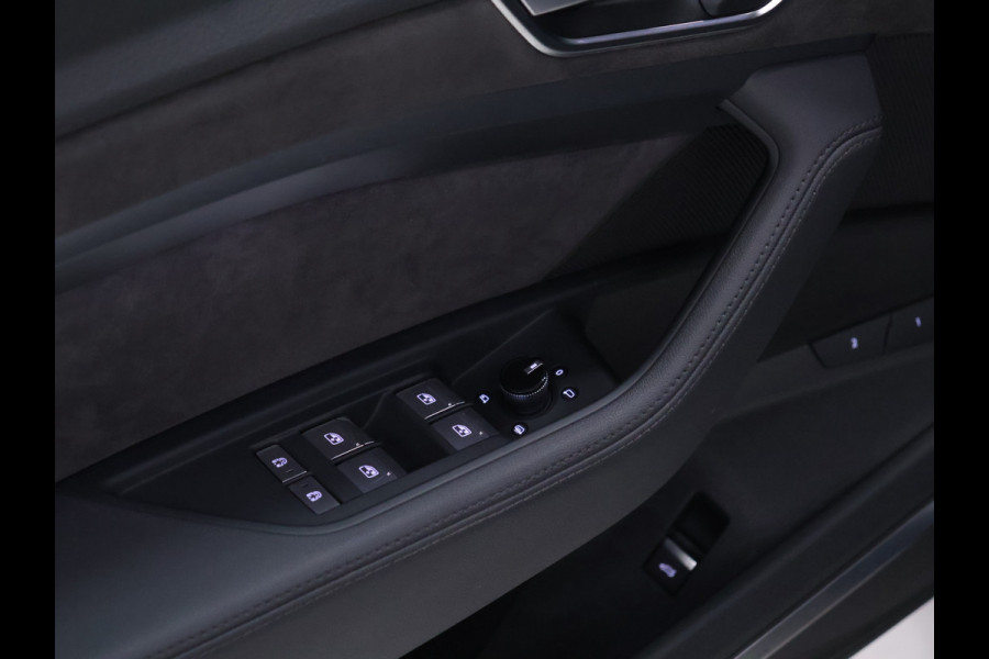Audi e-tron 55 quattro Business edition Plus 95 kWh [LUCHTVERING, SCHUIFDAK, APPLE CARPLAY, VERWARMDE ACHTERBANK, CAMERA, NIEUWSTAAT]