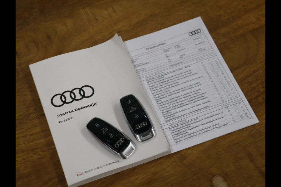 Audi e-tron 55 quattro Business edition Plus 95 kWh [LUCHTVERING, SCHUIFDAK, APPLE CARPLAY, VERWARMDE ACHTERBANK, CAMERA, NIEUWSTAAT]