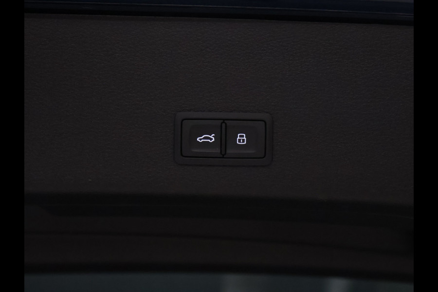 Audi e-tron 55 quattro Business edition Plus 95 kWh [LUCHTVERING, SCHUIFDAK, APPLE CARPLAY, VERWARMDE ACHTERBANK, CAMERA, NIEUWSTAAT]