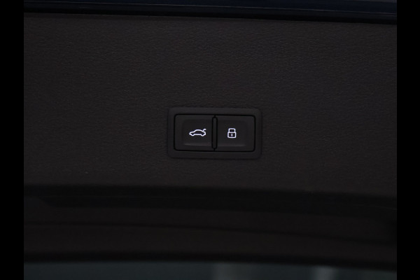 Audi e-tron 55 quattro Business edition Plus 95 kWh [LUCHTVERING, SCHUIFDAK, APPLE CARPLAY, VERWARMDE ACHTERBANK, CAMERA, NIEUWSTAAT]
