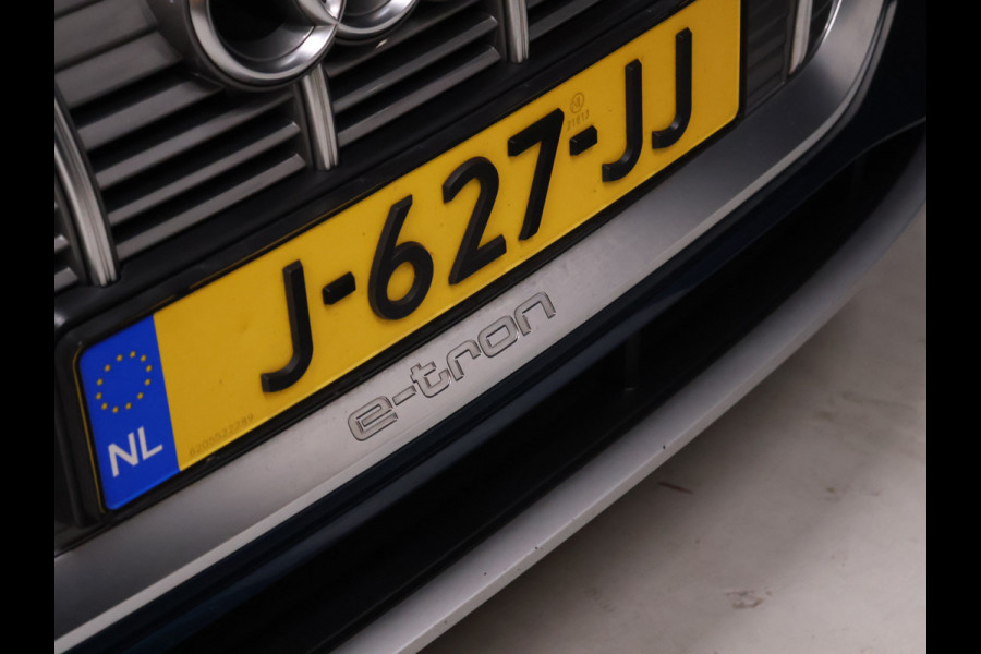Audi e-tron 55 quattro Business edition Plus 95 kWh [LUCHTVERING, SCHUIFDAK, APPLE CARPLAY, VERWARMDE ACHTERBANK, CAMERA, NIEUWSTAAT]