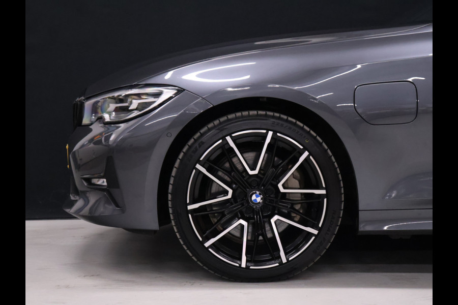BMW 3-serie 330e eDrive Sport [TREKHAAK, CRUISE CONTROL, APPLE CARPLAY, ANDROID AUTO, ACHTERUITRIJCAMERA, PDC V+A, STOELVERWARMING, AUTOMATISCHE AIRCO, BMW LED, NIEUWSTAAT]