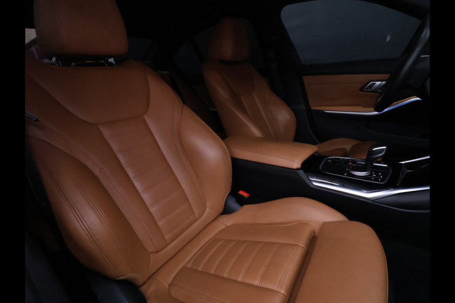 BMW 3-serie 330e eDrive Sport [TREKHAAK, CRUISE CONTROL, APPLE CARPLAY, ANDROID AUTO, ACHTERUITRIJCAMERA, PDC V+A, STOELVERWARMING, AUTOMATISCHE AIRCO, BMW LED, NIEUWSTAAT]