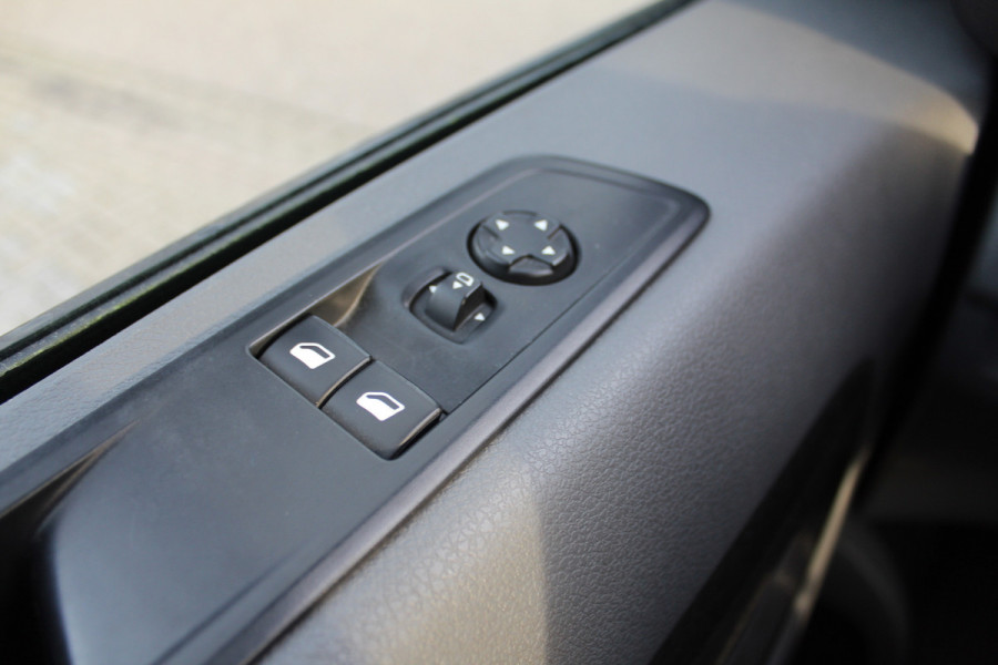 Citroën Jumpy XL 2.0 BlueHDI 180PK E6 Automaat M Club L3 -- professionele honden inrichting --