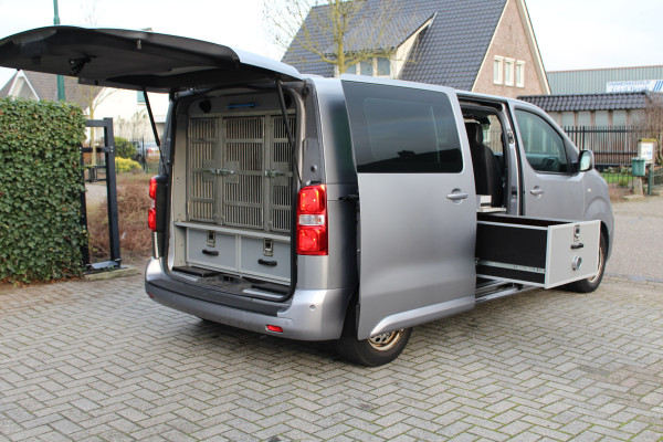 Citroën Jumpy 2.0 BlueHDI 180PK E6 Automaat M Club L2 -- professionele honden inrichting --