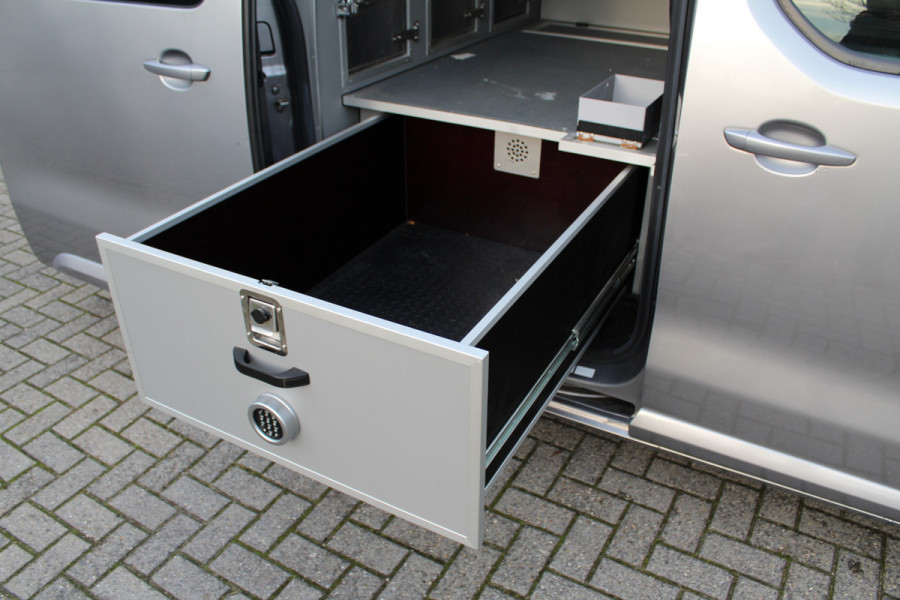 Citroën Jumpy 2.0 BlueHDI 180PK E6 Automaat M Club L2 -- professionele honden inrichting --