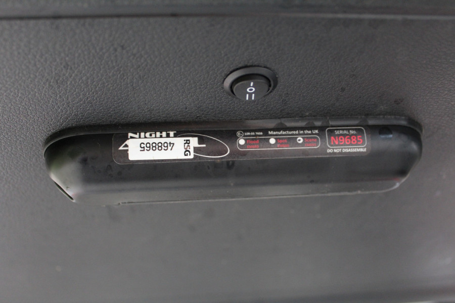 Citroën Jumpy 2.0 BlueHDI 180PK E6 Automaat M Club L2 -- professionele honden inrichting --