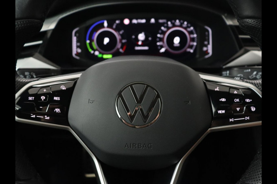 Volkswagen Arteon 1.4 TSI eHybrid R-Line Business | Panoramadak | Trekhaak wegklapbaar | Camera | Stoel & Stuurverwarming | Adaptive Cruise | Carplay | Elektrische achterklep